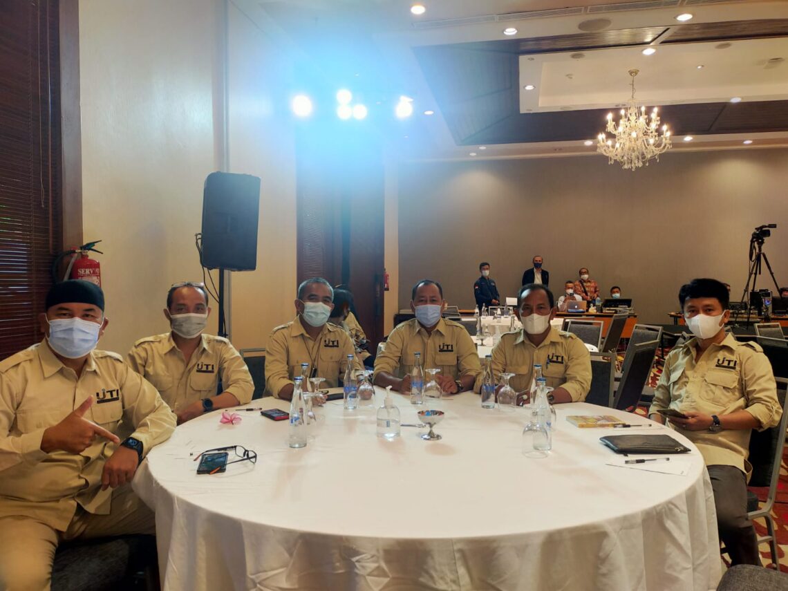 Pengda IJTI Kalteng mengikuti Kongres IJTI yang dilaksanakan di Mataram, NTB, Jumat (29/10/2021). Foto : Tim