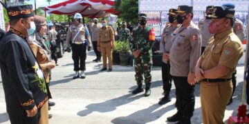 Kapolda Kalteng Dampingi Wakapolri Tinjau Posko PPKM Jalan Yogyakarta Palangka Raya