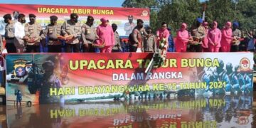 Peringati Hari Bhayangkara Ke-75, Polda Kalteng Gelar Upacara Tabur Bunga di Mako Ditpolairud Kotim