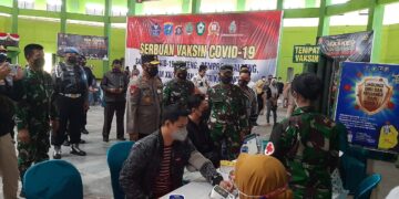 Kapolda Kalteng dan Pangdam XII Tanjung Pura Tinjau Vaksinasi Massal di Kota Sampit