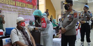 Kapolda Kalteng dan Forkopimda Tinjau Serbuan Vaksinasi Massal di Pulpis