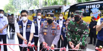 Sasar Warga yang Tak Terjangkau, Kapolri Lepas Bus Vaksinasi Keliling