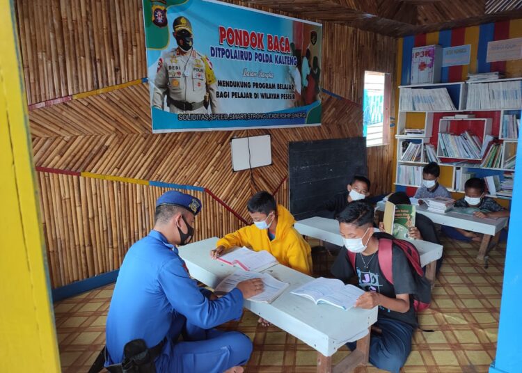 Pondok Baca Marnit Pegatan Diserbu Anak Anak Jurnal Borneo