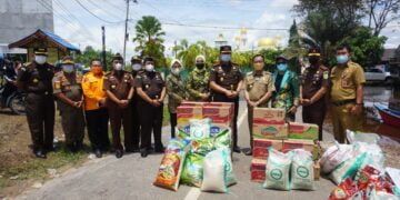 Kunker ke Katingan, Kajati Kalteng Berikan Bantuan kepada Warga Terdampak Banjir