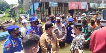 Wadirpolairud Dampingi Gubernur Tinjau Banjir di Kuala Kuayan