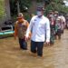 Temui Warga Terdampak Banjir, Bupati Lamandau Salurkan Paket Sembako