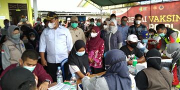 Dampingi Wagub, Kabidhumas Tinjau Vaksinasi Massal di Food Estate Belanti Siam