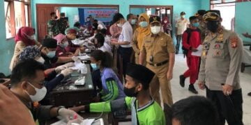 Kapolda Bersama Gubernur Tinjau Vaksinasi Massal Pelajar di Kobar