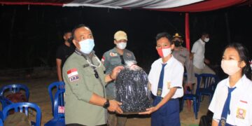 Kapolda Kunjungi Barsel Tinjau Serbuan Batalyon Vaksinator dan Bagikan Bansos