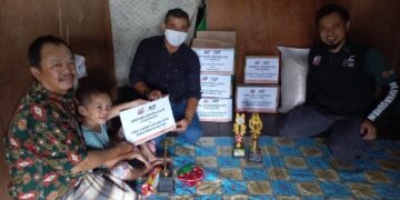 Khadijah, Anak Usia 5 Tahun Penderita Kanker Getah Bening Terima Donasi dari SMSI Kalteng Peduli