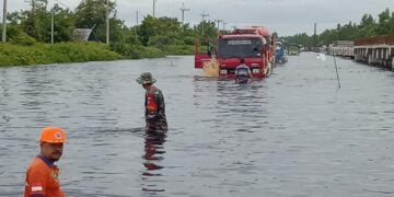 Banjir Rendam Ruas Jalan Penda Barania Hampir 4 Kilometer