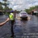 Banjir Tumbang Nusa, Pengendara R2 Diminta Berhati-hati Melintas