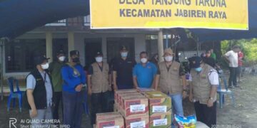 Sekda Pulpis Serahkan Bantuan untuk Korban Banjir di Kecamatan Jabiren Raya