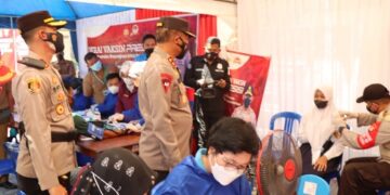 Kapolda Kalteng Tinjau Vaksinasi Massal di Seruyan