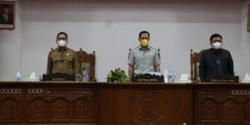 Sekda Bacakan Pidato Bupati Pulpis di Rapat Paripurna DPRD