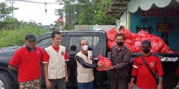 PDI Perjuangan Salurkan Paket Sembako di Dua Kecamatan
