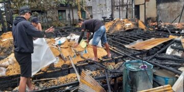 Kebakaran Hanguskan Dua Buah Rumah di Kelurahan Bahaur