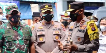 Kapolda Kalteng dan Danrem 102 Panju Panjung Tinjau Vaksinasi di Kapuas dan Berikan Tali Asih