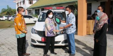 Bupati Pulpis Serahkan 2 Unit Mobil Jenazah