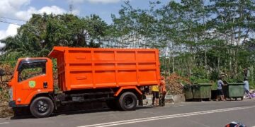 DLH Terima 1 Unit Truk dari Pemkab Pulang Pisau