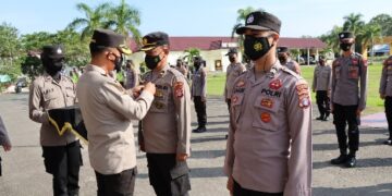 Kapolres Pulang Pisau Sematkan PIN WBK dan Berikan Arahan kepada Personel