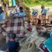 Pengrajin Rotan Uwei Pambelom, Kaum Laki-laki Juga Diikut Sertakan