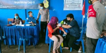 Bersama Puskesmas, Pemdes Kanamit Gelar Vaksinasi Covid-19