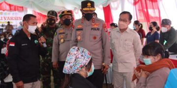 Kapolda dan Danrem Tinjau Vaksinasi di Katingan