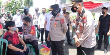 Wakapolda Tinjau Vaksinasi Massal di Barsel, Target Seribu Dosis