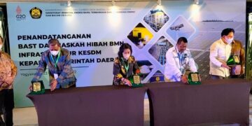 Bupati Pulpis Hadiri Serahterima Penandatanganan Berita Acara BAST dan Naskah Hibah Bantuan PJUTS
