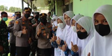 Wakapolda Tinjau Vaksinasi Massal di Madrasah dan Majelis Taklim Kuala Kapuas