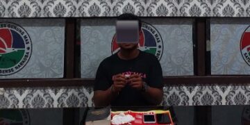 Pemuda ini Tertunduk Diringkus Satresnarkoba Polres Gunung Mas