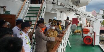 Kapolda Cek Kapal Laut dan Pos Pam Pelabuhan Sampit