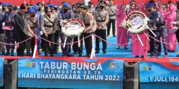 Polda Kalteng Gelar Upacara Tabur Bunga di Pelabuhan Panglima Utar