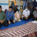 Didampingi Sekda, Bupati Pudjirustaty Narang Melayat ke Rumah Duka