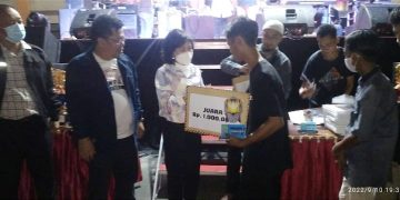 Rangkaian Tiga Kegiatan Berakhir, Bupati Pulang Pisau Serahkan Hadiah Kepada Pemenang