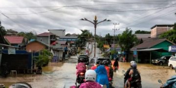 Akibat Hujan Lebat Jalan Ahmad Yani Terendam Banjir