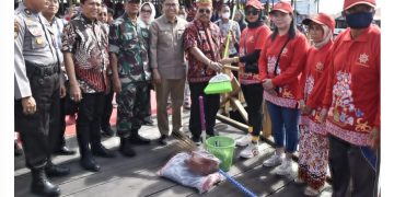 Sekda Nuryakin Secara Resmi Buka Gerakan Aksi Sapta Pesona di Dermaga Kereng Bangkirai