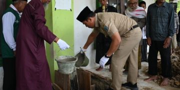 Bupati Lamandau Beri Bantuan Ratusan Juta Rupiah untuk Renovasi Masjid Desa Mekar Mulya