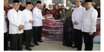 Lepas 27 Jamaah Umrah, Sekda Nuryakin Sampaikan Pesan Gubernur Untuk Mendo`akan Kalteng