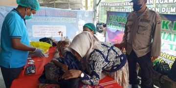 Hadiri Sunatan Massal, Satbinmas Polres Pulpis Jalin Silaturahmi dan dengan Masyarakat