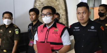 Kejagung Tahan Tersangka Korupsi di Kementerian Komunikasi dan Informatika