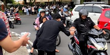 Jalin Kebersamaan, Mahasiswa Kalteng di Malang Berbagi Takjil