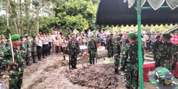 Wujud Solidaritas TNI dan Polri, Polres Pulang Pisau Hadiri Upacara Pemakaman Anggota Yonif Raider 631/Antang