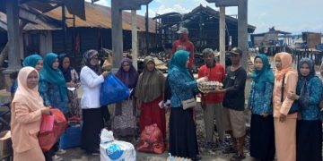 PKK Katingan Kuala Serahkan Bantuan Bagi Korban Kebakaran