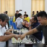 Kajati Kalteng Pathor Rahman (kiri) ikut juga bertanding catur. (Foto: Penkum Kejati Kalteng for JurnalBorneo.co.id)