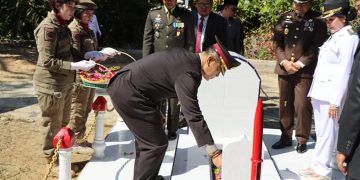 Peringati Hari Kemerdekaan RI Ke-78, Kapolres Pulang Pisau Ikuti Ziarah dan Tabur Bunga di TMP HM. Sanusi
