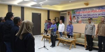Bupati Kapuas Hadiri Pengukuhan Kontak Tani Nelayan Andalan