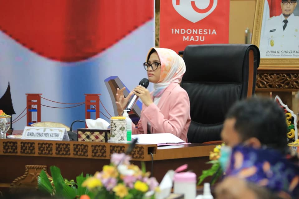 Ivo Sugianto Sabran menghadiri acara Talkshow Peningkatan Indeks Literasi Masyarakat Tahun 2021, yang digelar di Aula Jayang Tingang, Kompleks Kantor Gubernur Kalteng, Kota Palangka Raya, pada Selasa (2/3/2021). Foto : BA