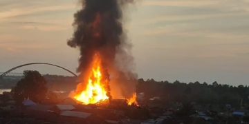 Puluhan Rumah Warga Flamboyan Bawah Palangka Raya Terbakar
